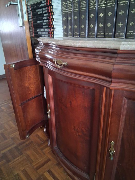 2 Moveis iguais madeira vermelha 95€