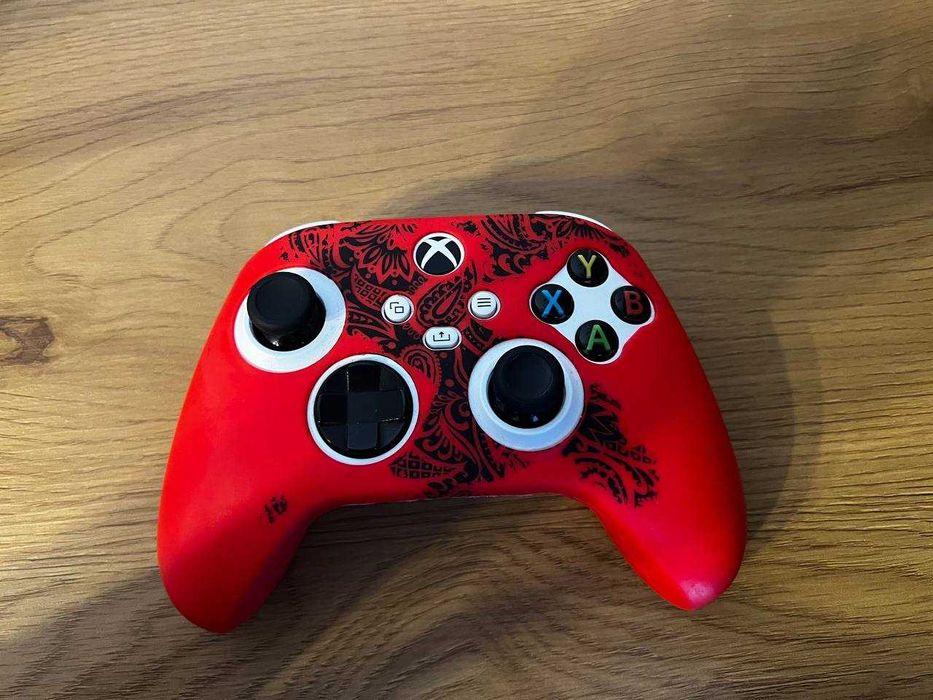 Xbox series s в хорошому стані + додатковий контролер + акумулятори