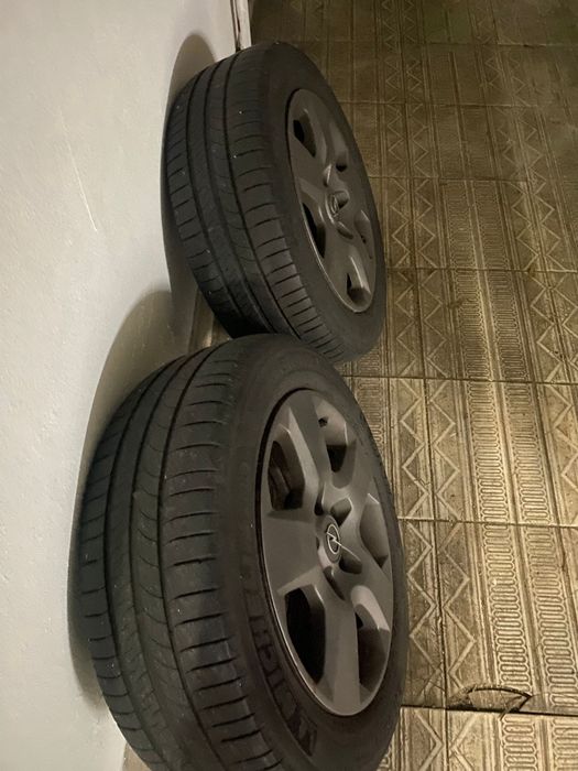 Vendo 4 jantes de ferro com tampões para Opel Vectra C com 4 pneus