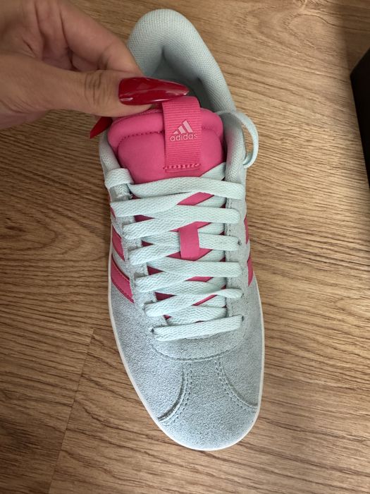 Кросівки adidas 38 розмір нові