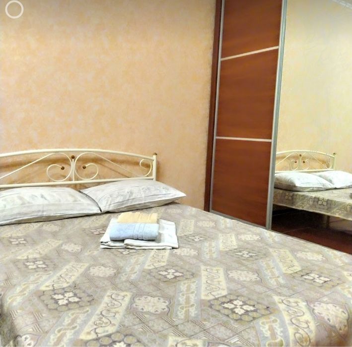 Продам кровать  б/у с матрасом