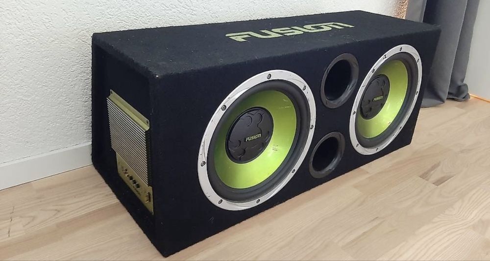Fusion twin 12" subwoofers in box (W)82 (D)42 (H)38cm