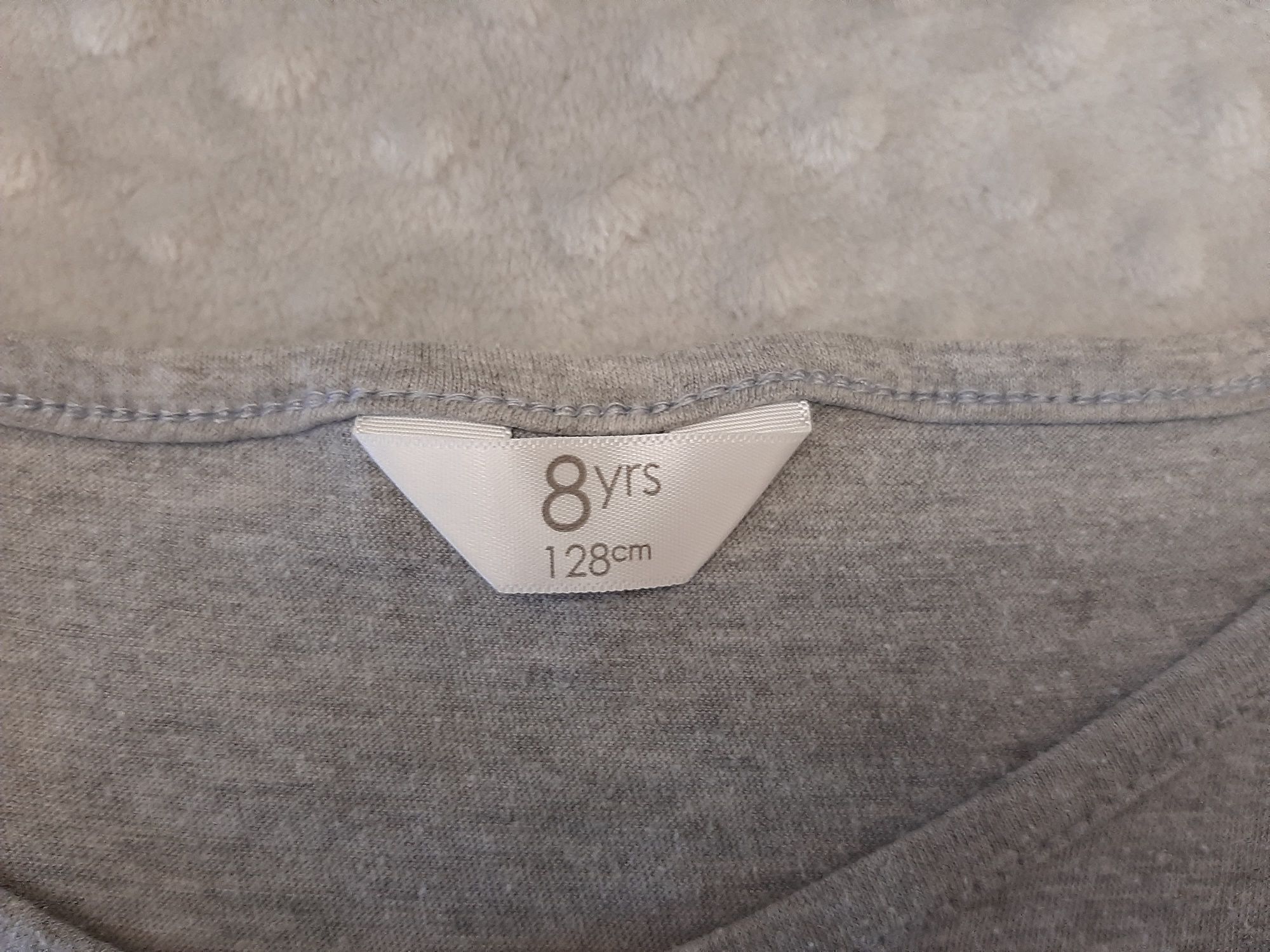 Szara bluzka, nietoperz z cekinami 128