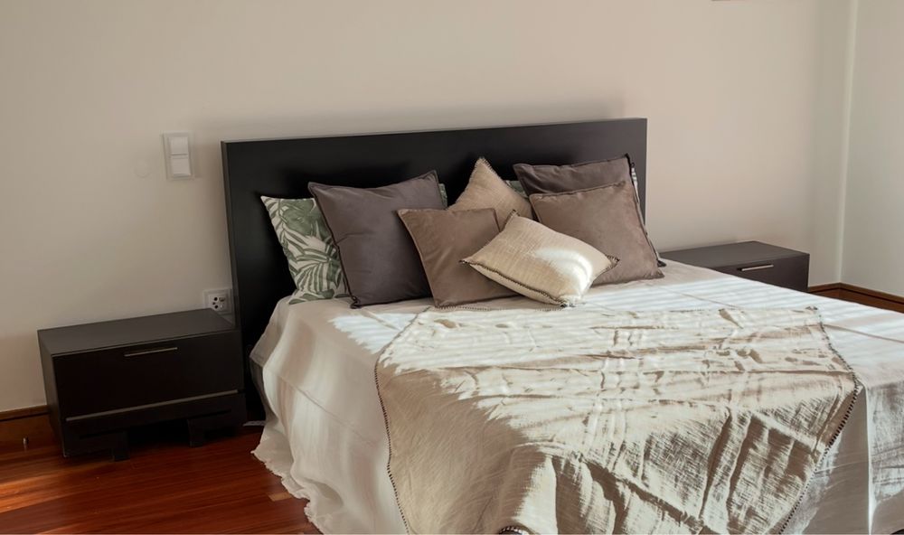Conjunto cama + mesas cabeceira (disponivel ate 10/06)
