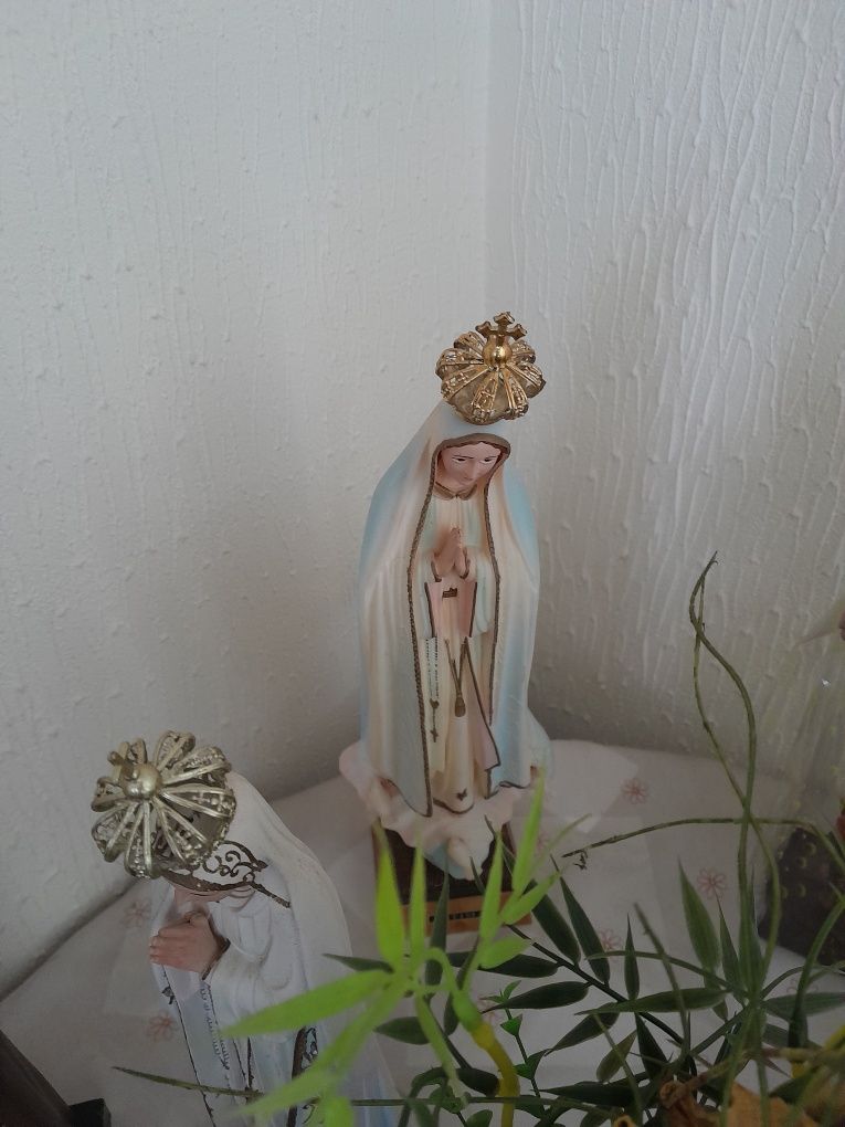 Vários santos (estatuas/ figuras religiosas)