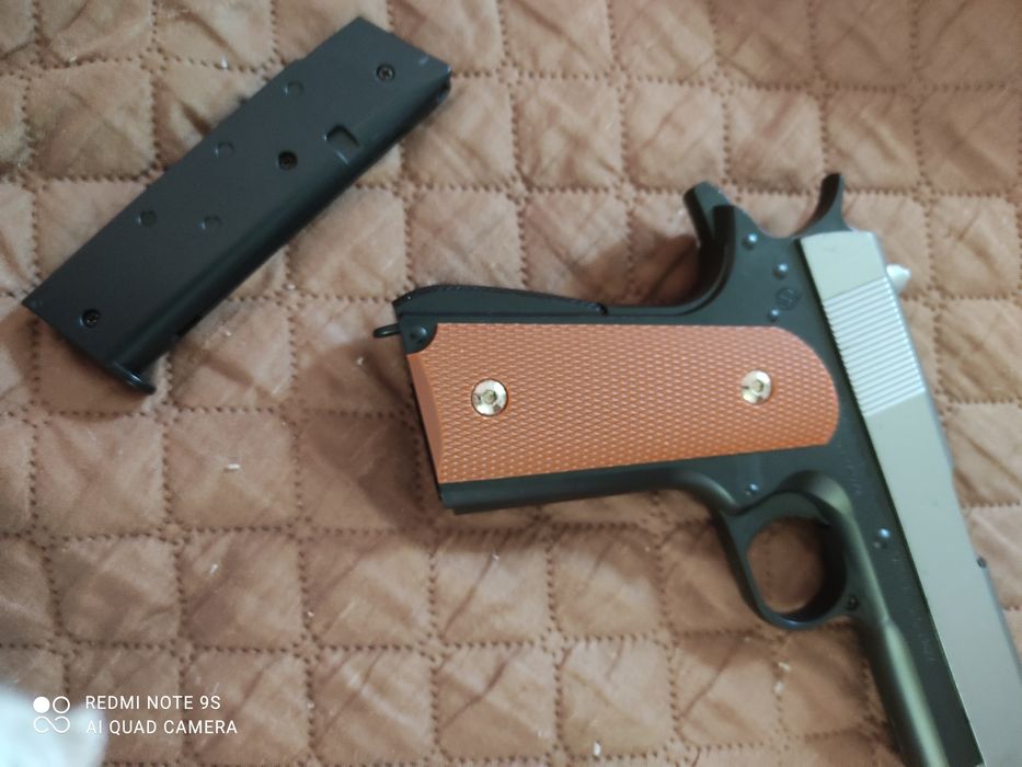 Іграшка пістолет