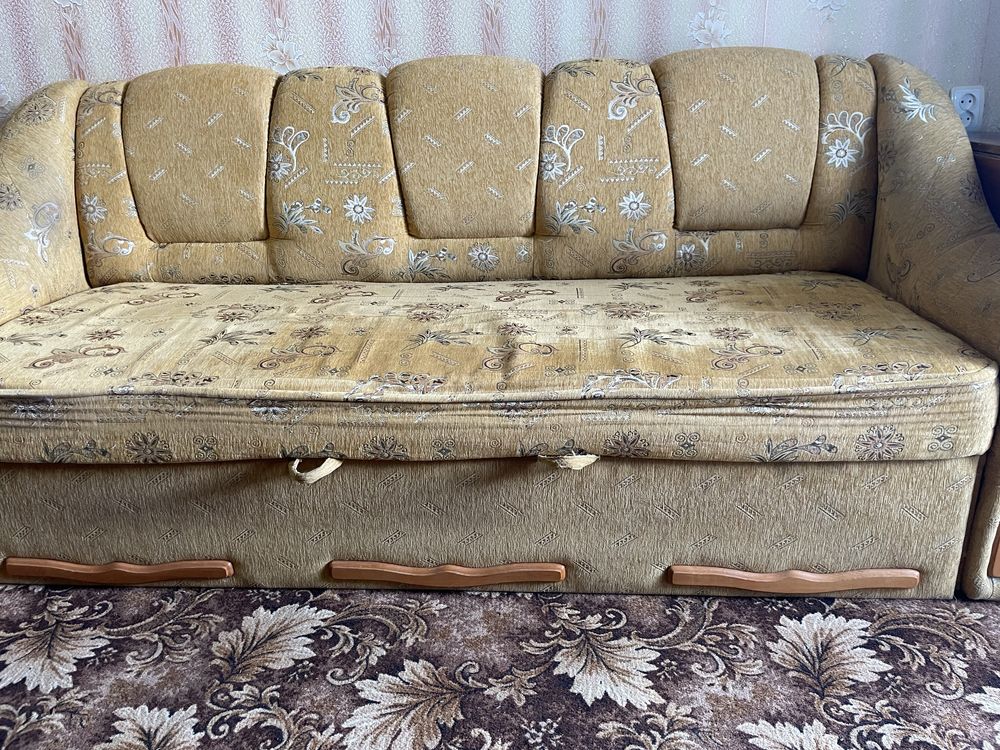 Продам диван в задовільному стані