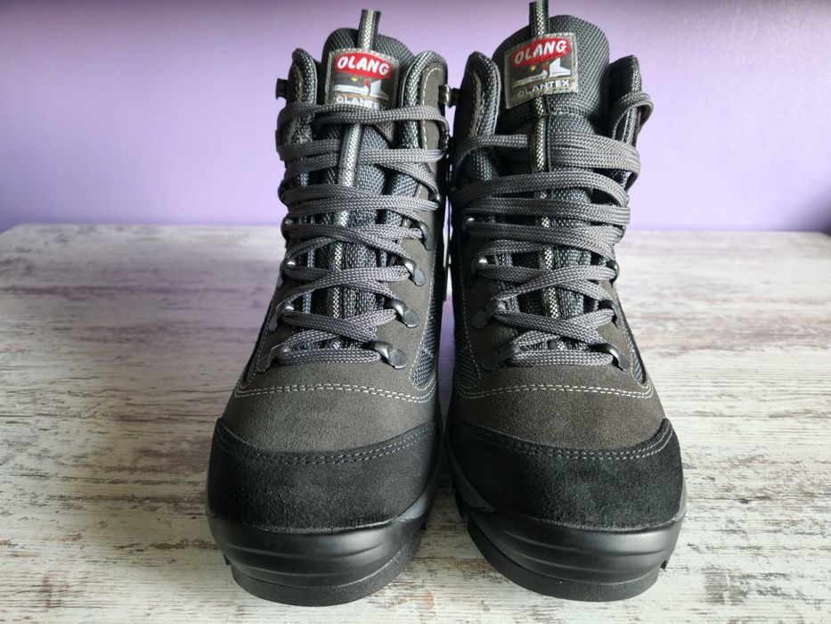 Оригінальні трекінгові черевики OLANG