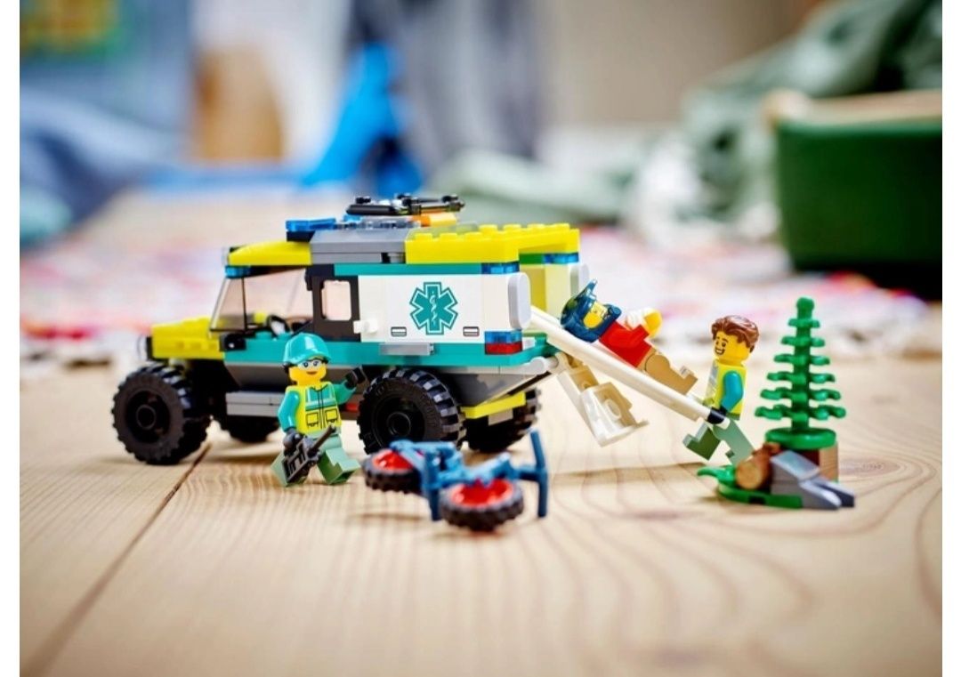 Конструктор LEGO City Швидка Допомога 4х4 (40582)