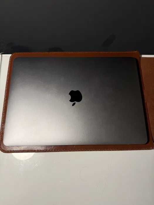 Macbook pro 2017 / 512 GB disco / 16 GB ram