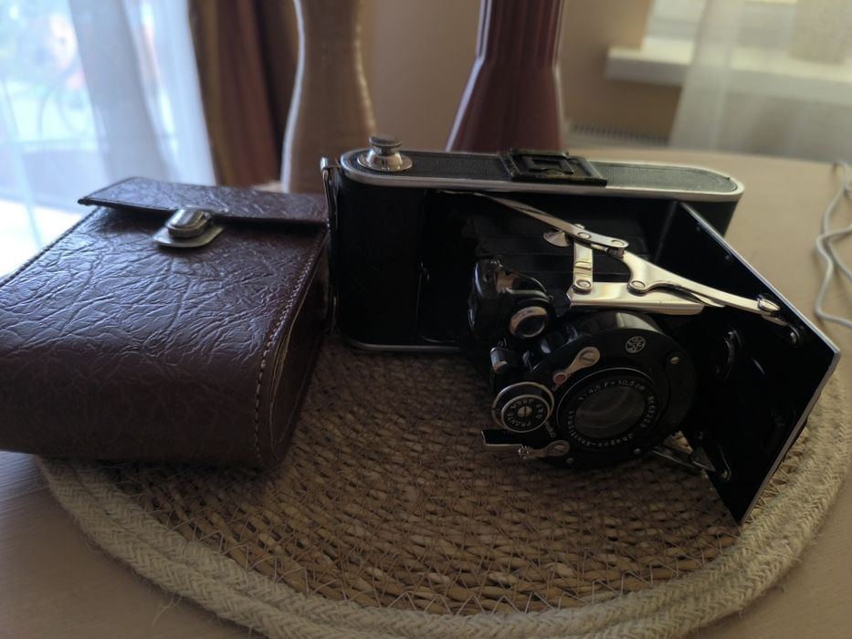 Вінтажний фотоапарат Ihagee