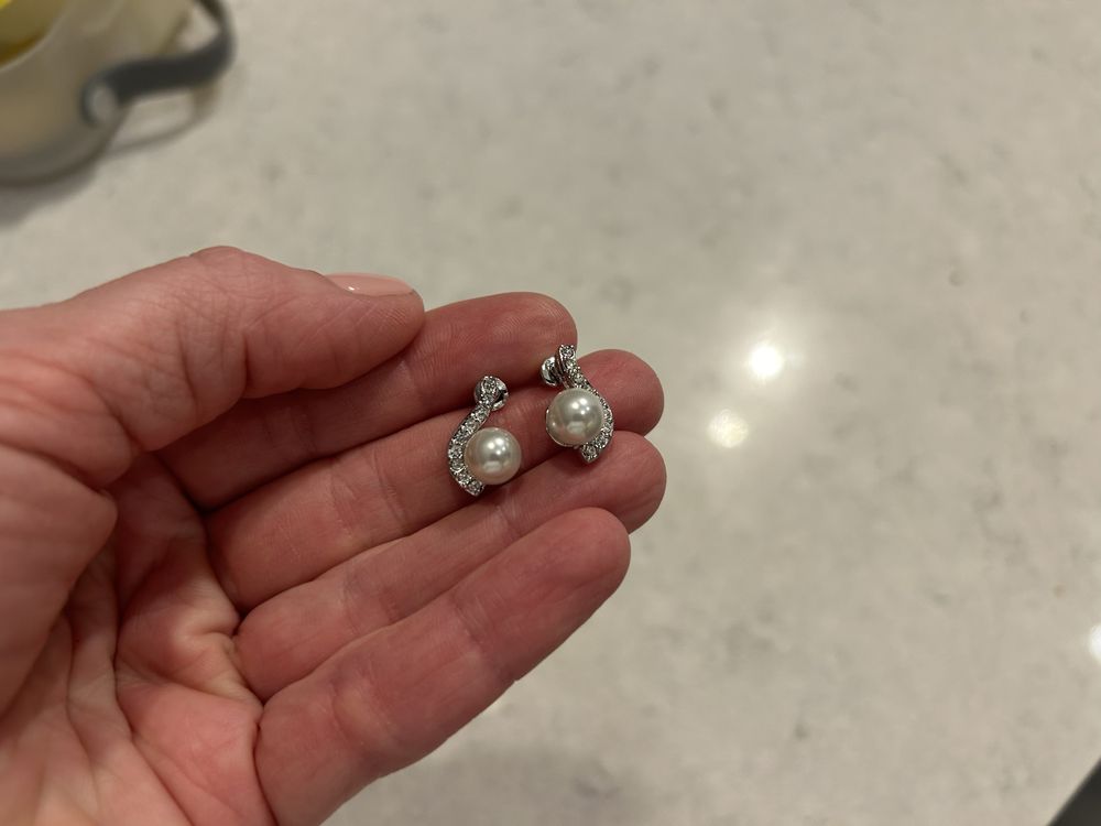 Nowy zestaw biżuterii z perłami