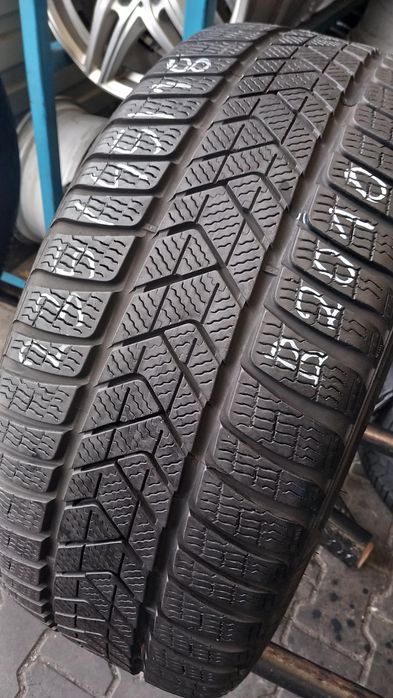 235/45/18 Pirelli SottoZero 3 98V