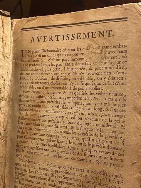 Dicionário Raro – Petit Dictionnaire François et Latin [Século XVIII]