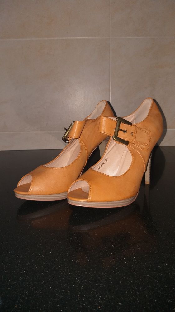 Sapatos de senhora novos n° 41