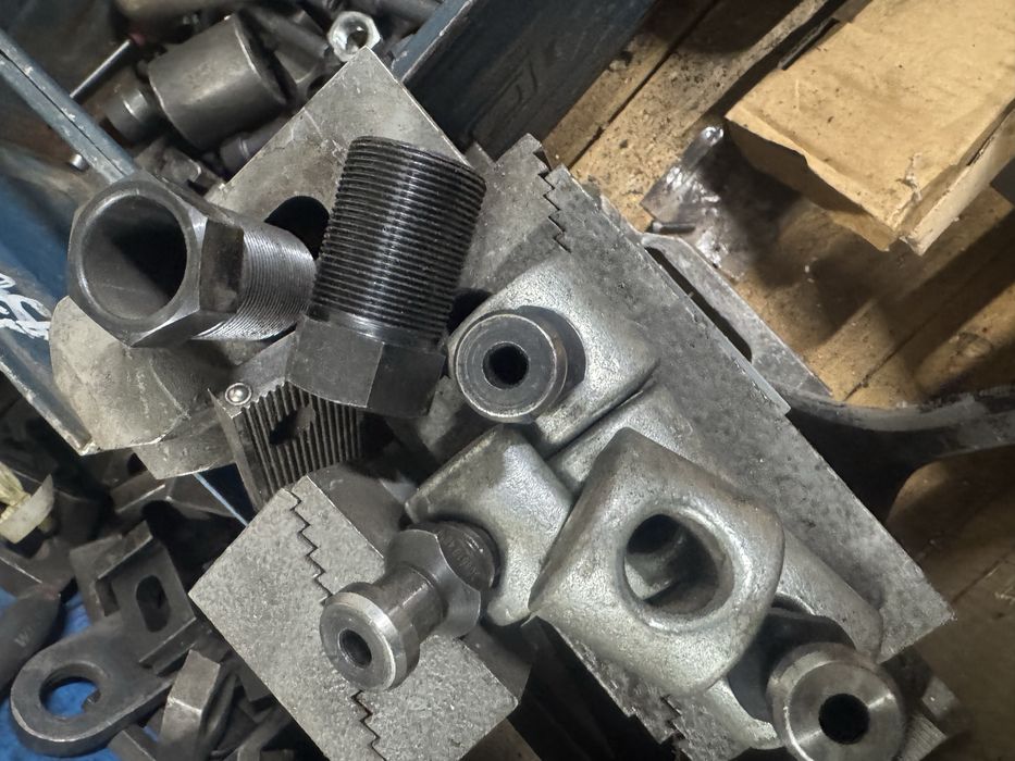 Mocowania do stolu frezarki