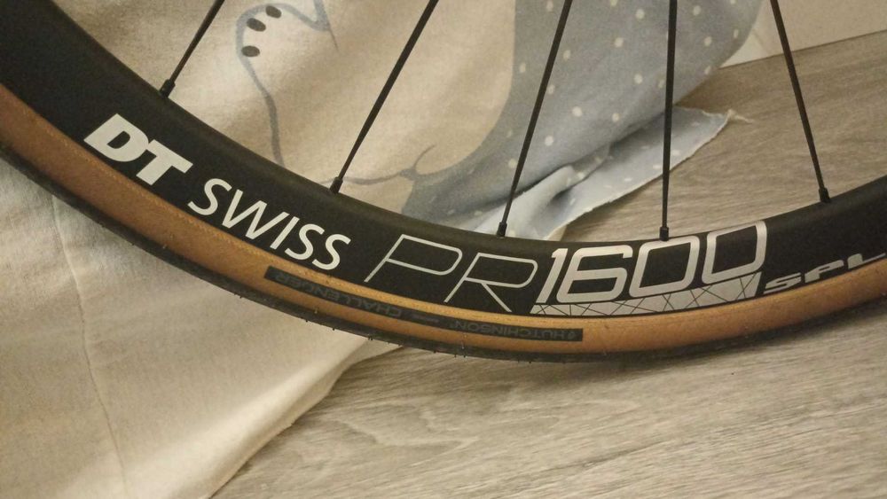 Roda DT Swiss + Pneu Hutchinson