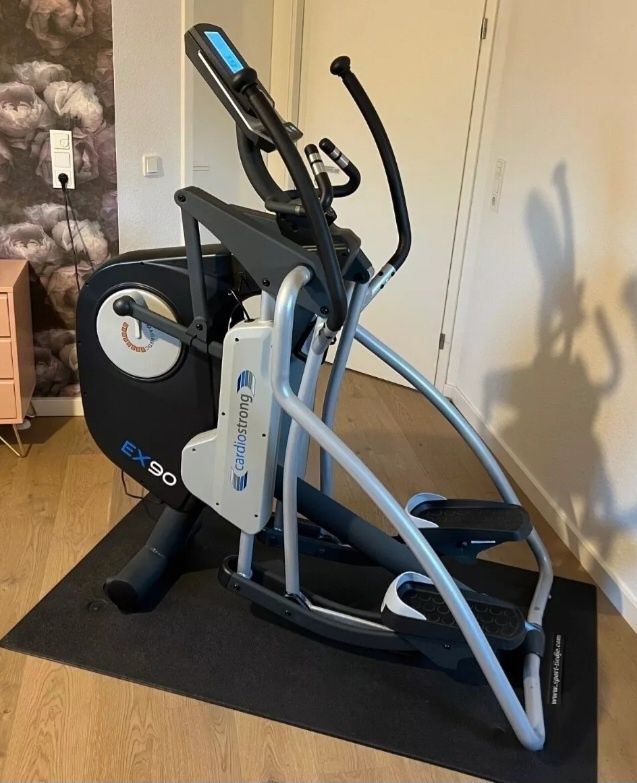 Pionowy orbitrek Cardiostrong ex90,  regulowany krok