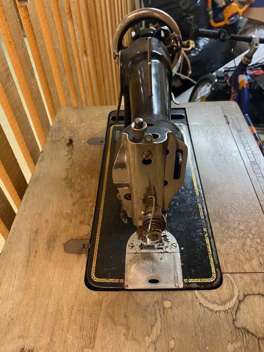 Швейная машинка Bergina Швейцария