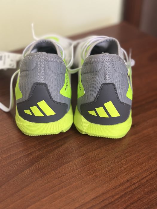 Продам футзалки adidas 34 розмір