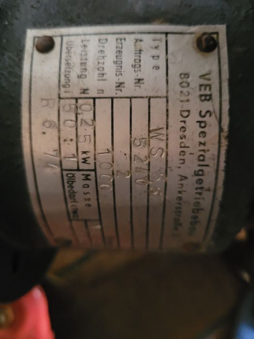 Silnik elektryczny 3-fazowy 220/380 V 0,4 kW z przekładnią