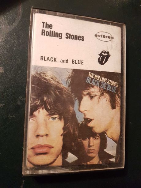 K7 rolling stones - black and blue