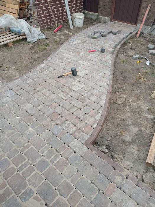 Укладання тротуарної плитики і граніту