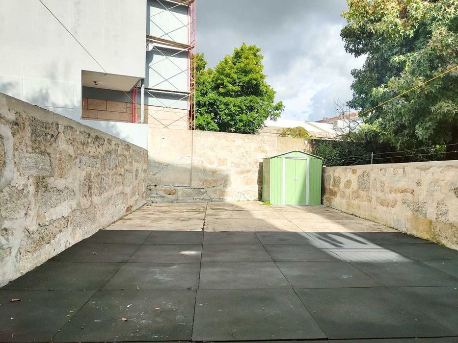 Trespasse/Cessão de espaço comercial com obras e equipado – Porto