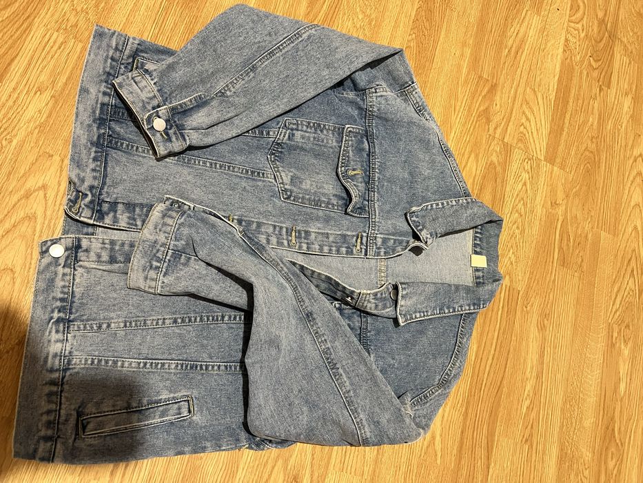 Продам жіночий джинсовий жакет