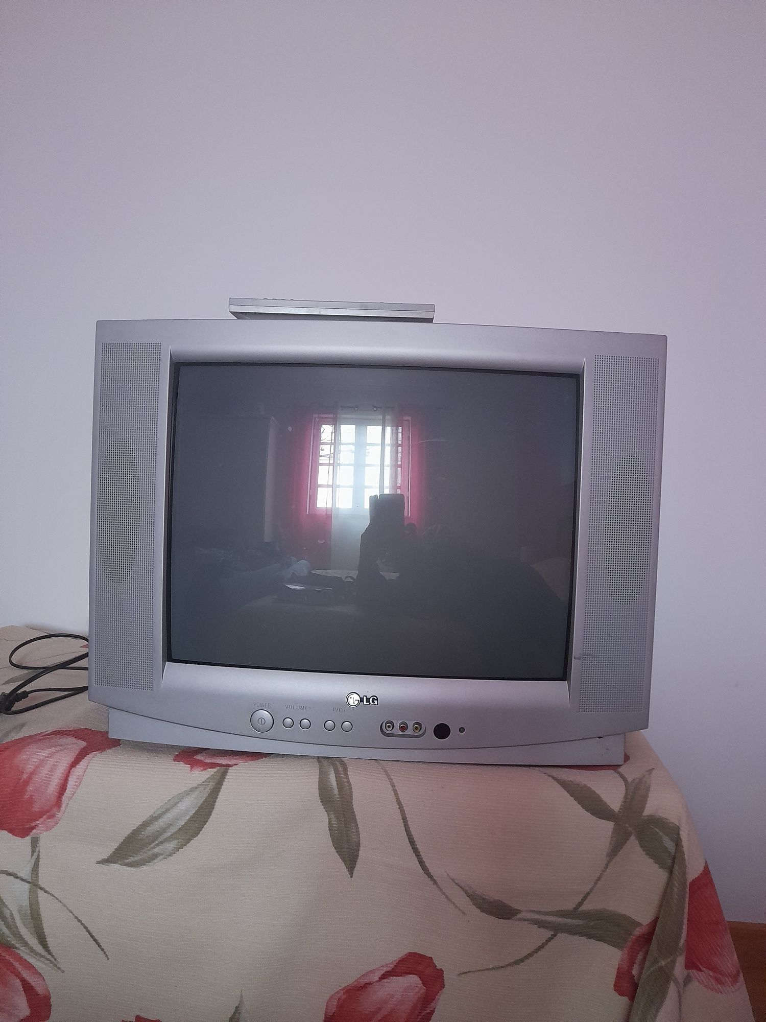 Tv LG grande antiga