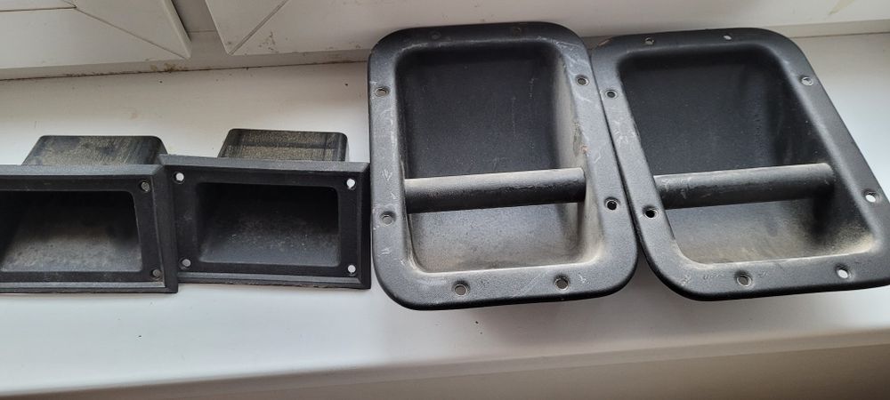 Narożniki i uchwyty do kolumn