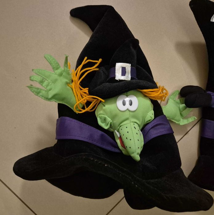 Kapelusz na Halloween ze stworem i rękami