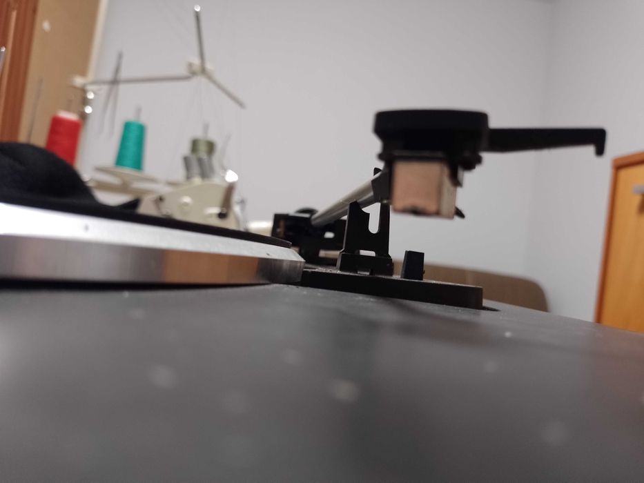 gramofon Uher utt-222  uszkodzony ,z niemiec