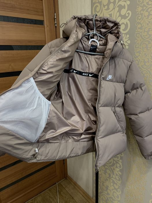 Пуховичек Nike Чорний Каппучино ,Молочный беж рост 134,140,146,152