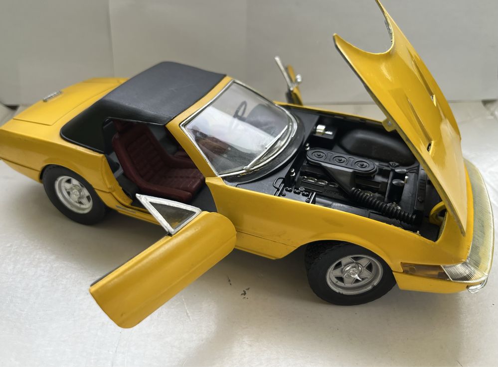 Model samochodu w skali 1:18 Ferrari 365 GTS Majorette Bburago Burago