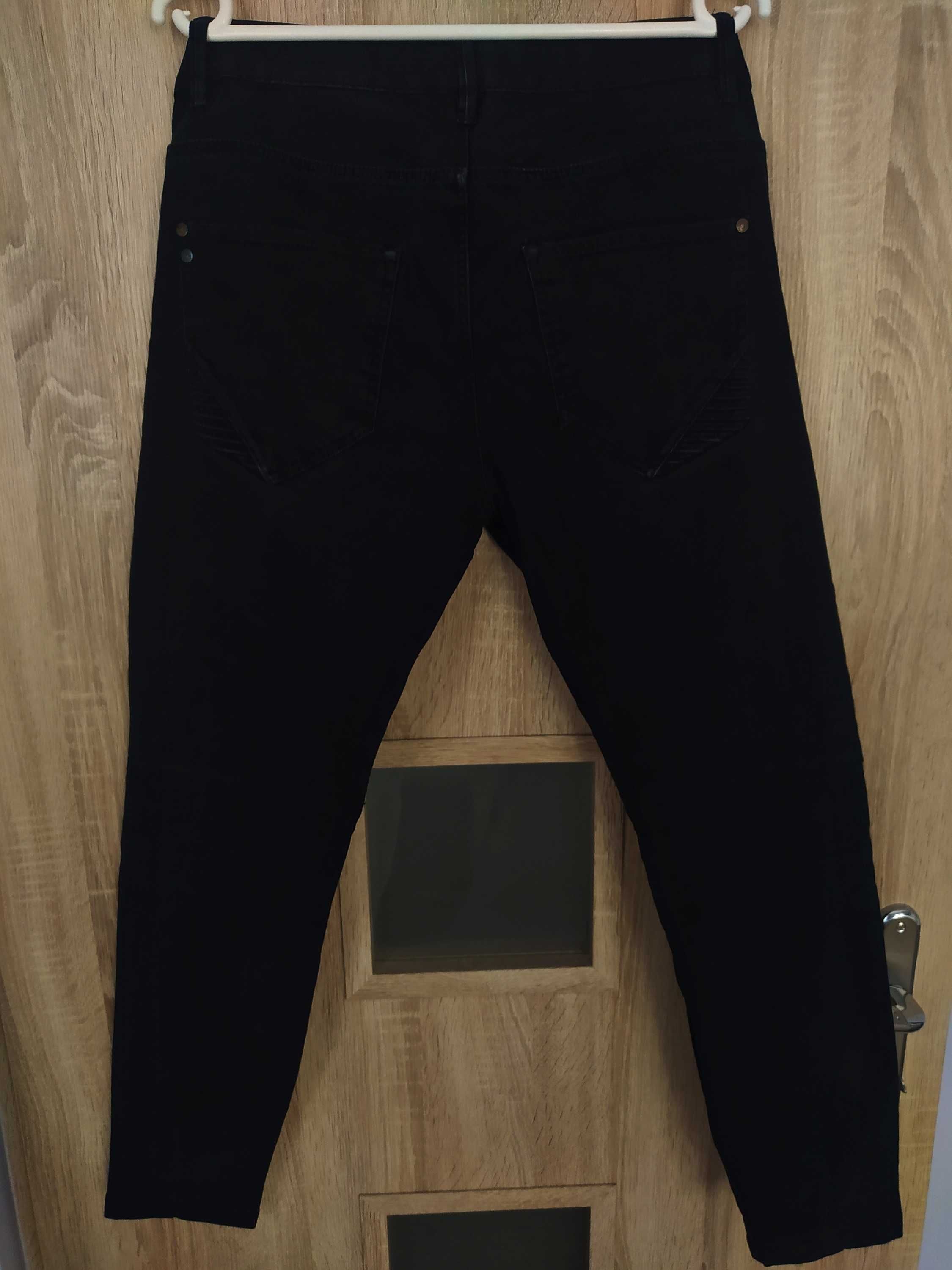 Czarne jeansy rurki r. L