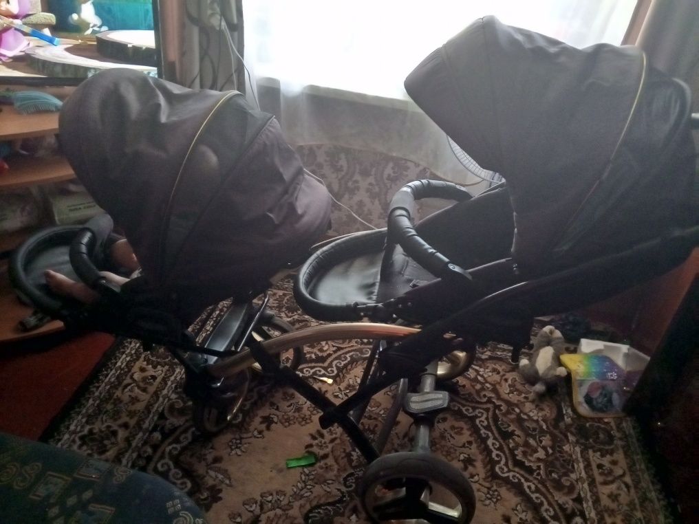 Коляска для двійнят