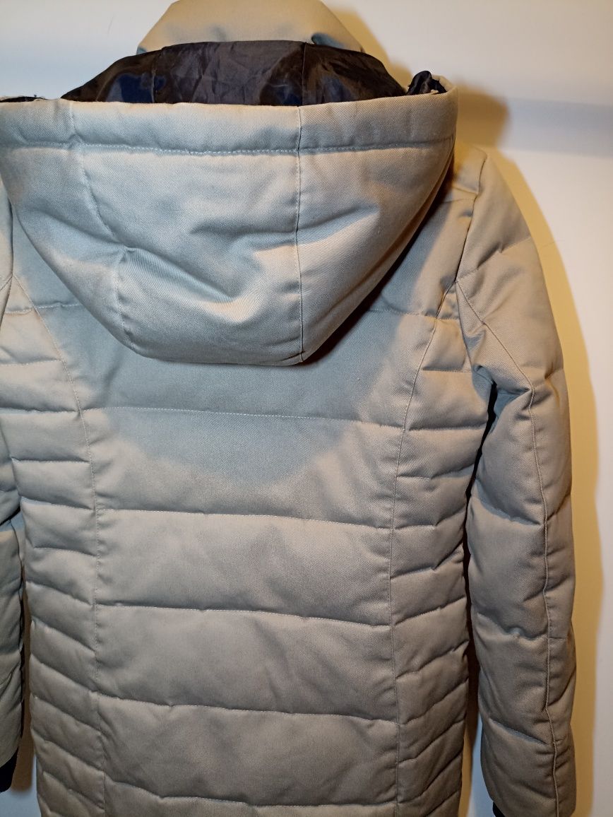 Puchowy beżowy płaszcz zimowy z kapturem S 36 Vero Moda
