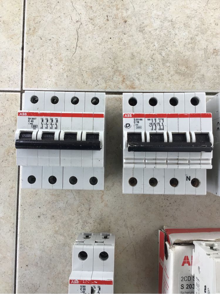 Equipamento ABB disjuntores e contactor