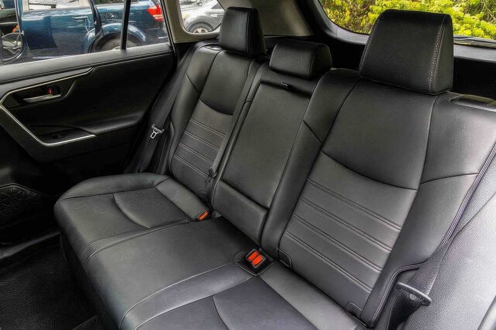 Toyota RAV4      2019