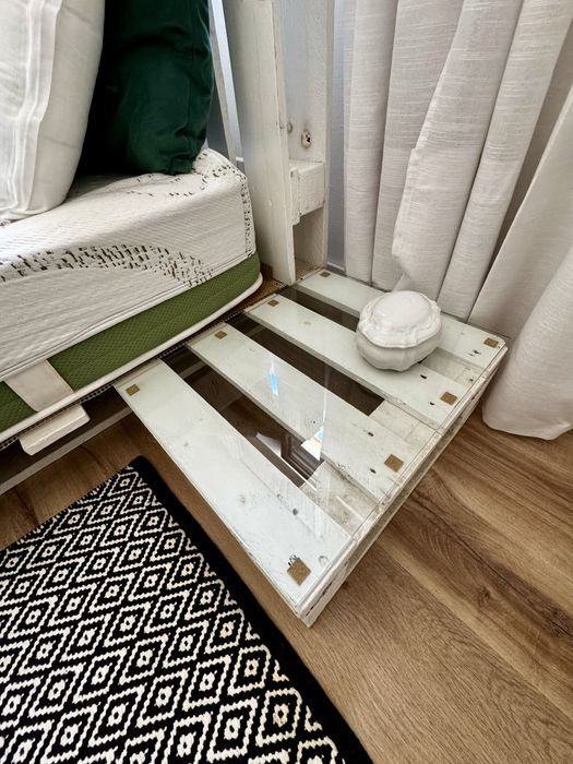 Cama e colchão de casal