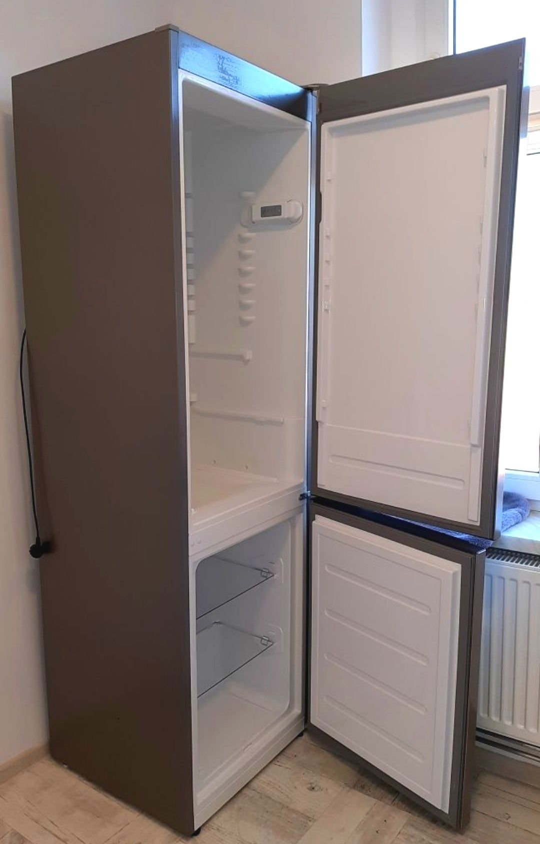 Lodówka WHIRLPOOL - używana technologia Less Frost
Rozmrażanie jest