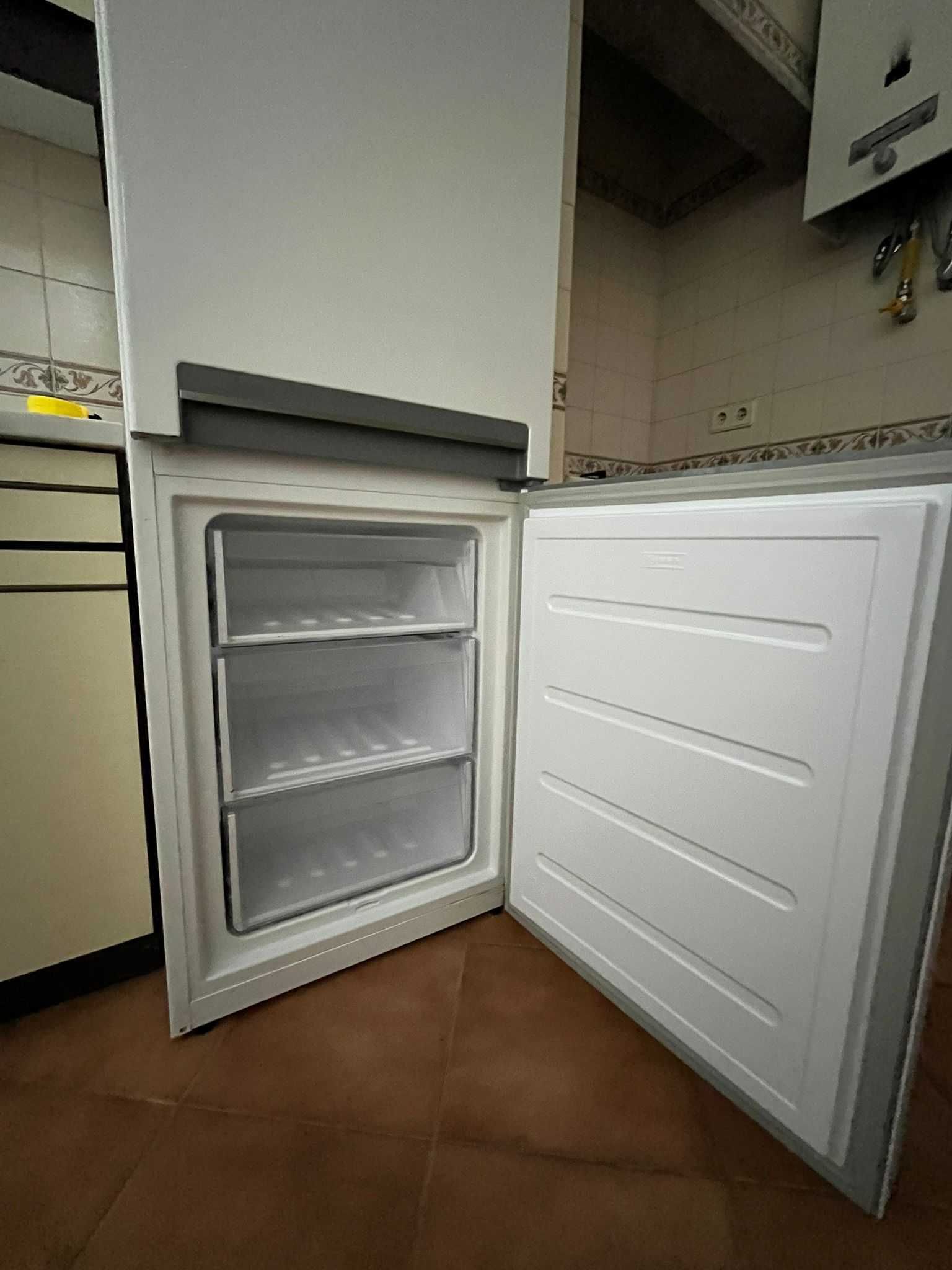 Frigorífico Combinado HOTPOINT