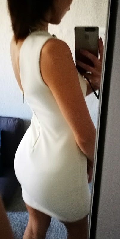 Biała, obcisła, elegancka krótka sukienka. Bodycon, mini, sexy