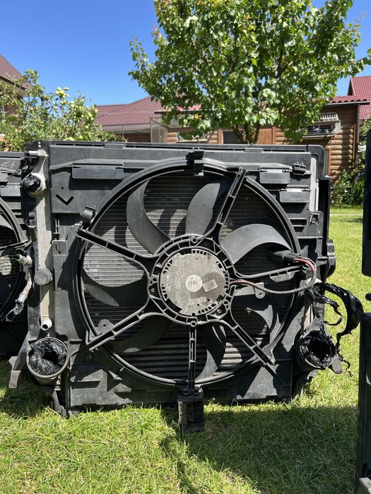 Касета радиаторів BMW X5 E70 установочна телевізор кронштейн БМВ Е70