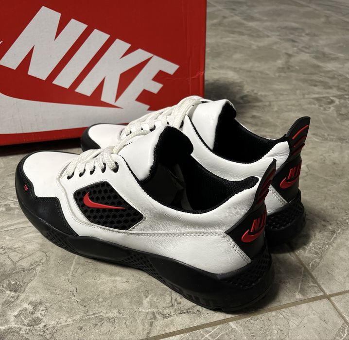 Оригінальні кросівки Nike розмір 42