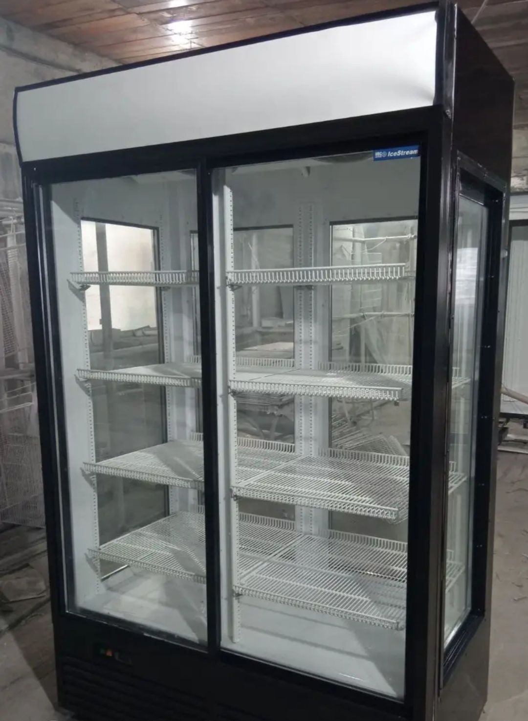 Холодильна шафа  в гарному стані