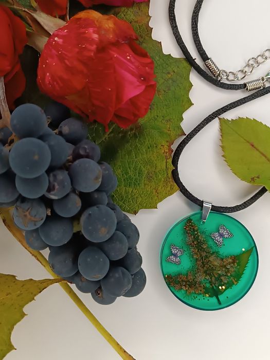 Прикраси, кулони, підвіски, комплекти із цвітом трав в епоксидні смолі