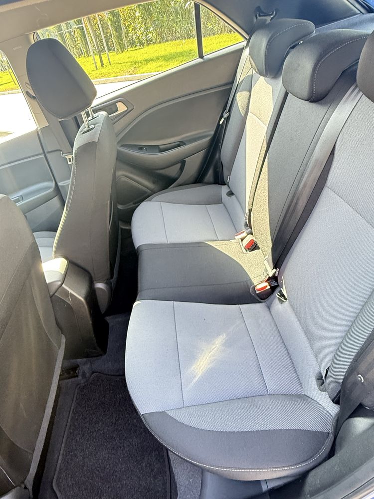 Hyundai i20  TGI ano 2020