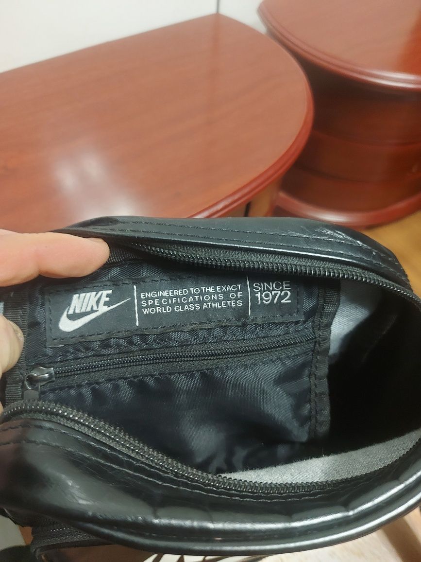 Продам спортивну сумку Nike